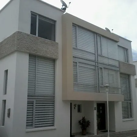B And B Near Airport And Quito
